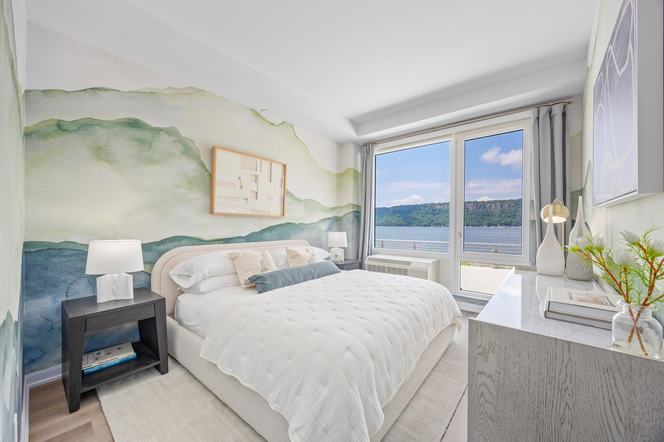 Bedroom with watercolour mural and Palisades views